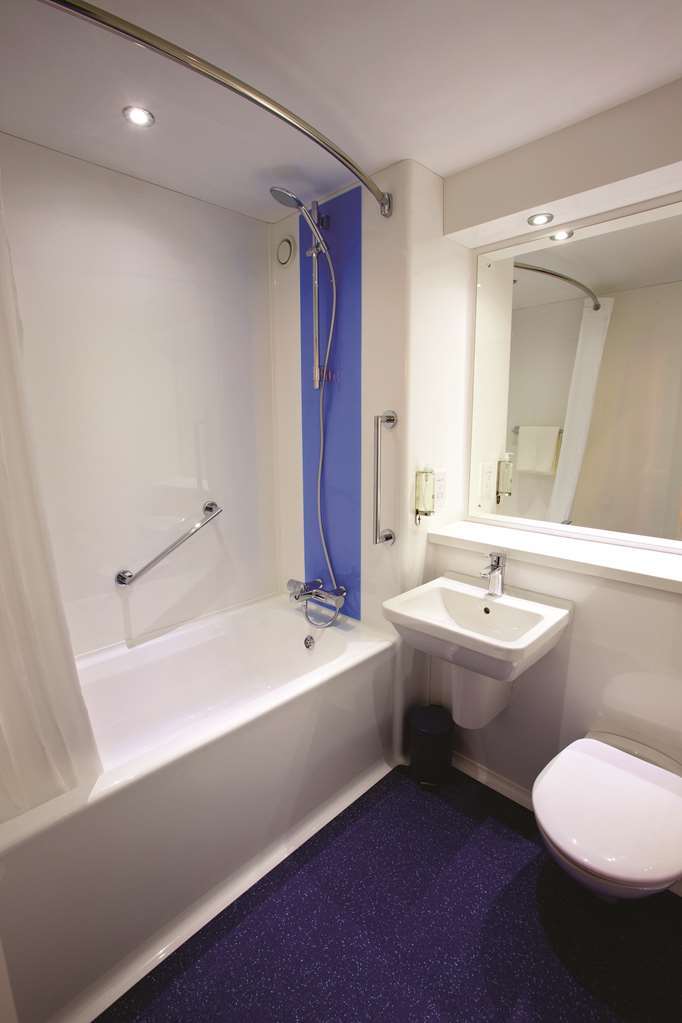 Travelodge Birmingham Kingswinford Δωμάτιο φωτογραφία